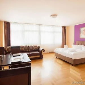 Youth Apartments - Ku'Damm Berlim